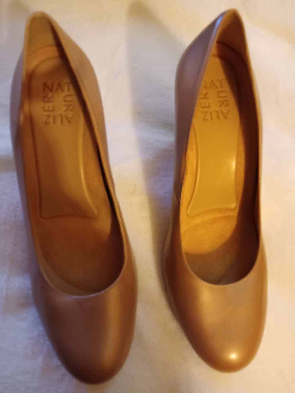 Naturalizer Women's Tan Round-Toe Pumps Size 8W